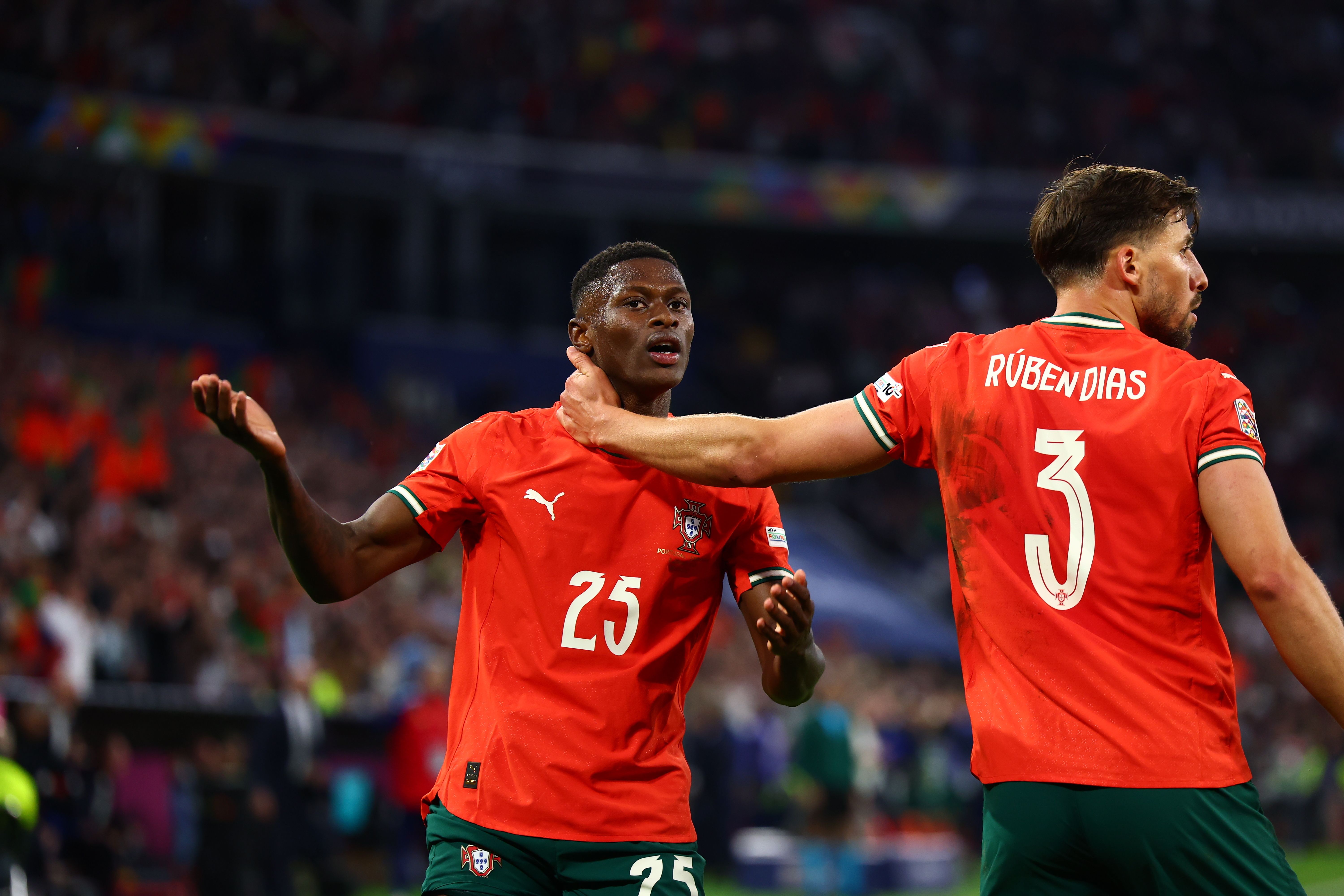 开云中国-包含赛后罗马内部沟通——欧联节点到来葡萄牙体育迎来里程碑备战欧冠，关键时刻葡萄牙体育备战德国杯瞬间刷屏的词条